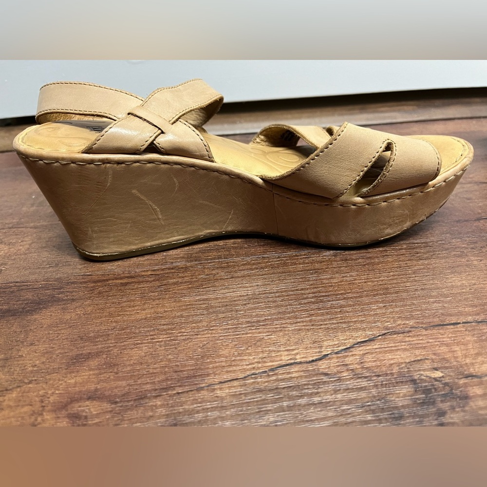 Born Beige Sandals Size 9 - Picture 6 of 10